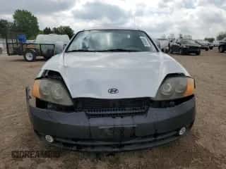 2003 Hyundai Tiburon z VIN KMHHM65D43U017995, wystawiony jako Copart lot #56498665 z przebiegiem 162 820 mil mil oraz Szkoda całkowita • Salvage title. Historia ofert i sprzedaży dostępna na DreamBid. Obrazek 5.