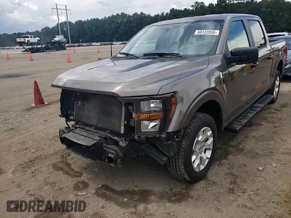 ✅ 2023 Ford F-150 XL • VIN: 1FTEW1C84PFB03747 • Lot: 68122855. Wystawiony na Copart z przebiegiem 51 876 mil. Bezpłatny archiwum sprzedaży aukcyjnych z USA i szczegółowy raport historii pojazdu na DreamBid. Zdjęcie 14.