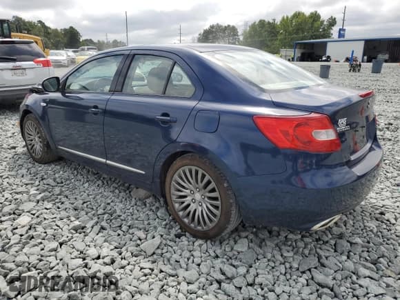 ✅ 2010 Suzuki Kizashi • VIN: JS2RE9A76A6100570 • Lot: 69820855. Wystawiony na Copart z przebiegiem 83 251 mil. Bezpłatny archiwum sprzedaży aukcyjnych z USA i szczegółowy raport historii pojazdu na DreamBid. Zdjęcie 2.