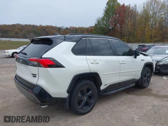 ✅ 2021 Toyota RAV4 Hybrid XSE • VIN: 4T3E6RFV4MU047609 • Lot: 43671857. Listed on IAAI with 68,202 mi. Free auction sales archive from the USA and detailed vehicle history report at DreamBid. Image 4.