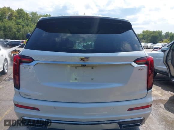 ✅ 2023 Cadillac XT6 AWD Premium Luxury • VIN: 1GYKPDRS2PZ142995 • Lot: 43181806. Wystawiony na IAAI z przebiegiem 45 774 mil. Bezpłatny archiwum sprzedaży aukcyjnych z USA i szczegółowy raport historii pojazdu na DreamBid. Zdjęcie 17.