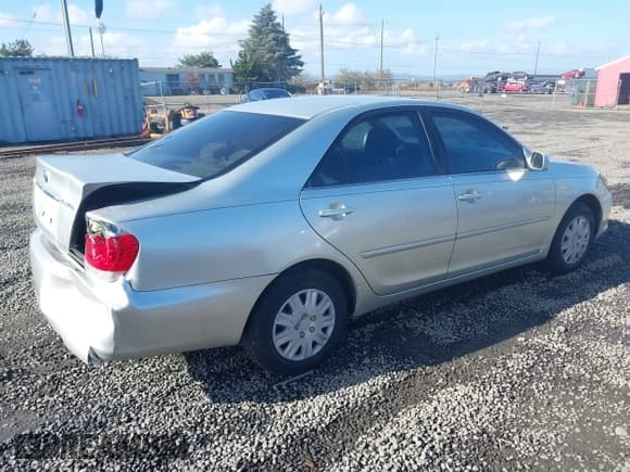✅ 2005 Toyota Camry STD • VIN: JTDBE32K553032166 • Lot: 43557922. Listed on IAAI with 275,367 mi. Free auction sales archive from the USA and detailed vehicle history report at DreamBid. Image 4.