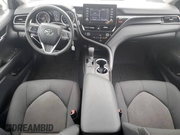 2023 Toyota Camry LE z VIN 4T1C11AK2PU103824, wystawiony jako Copart lot #89689145 z przebiegiem 43 011 mil mil oraz Szkoda całkowita • Salvage title. Historia ofert i sprzedaży dostępna na DreamBid. Obrazek 8.