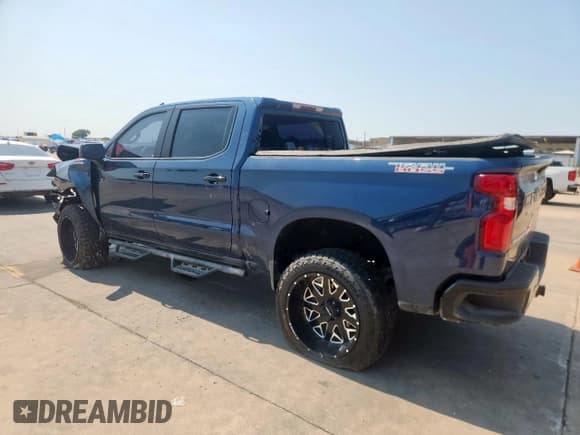 ✅ 2022 Chevrolet Silverado 1500 LT Trail Boss • VIN: 1GCPYFED5NZ169908 • Lot: 72050845. Wystawiony na Copart z przebiegiem Nie podano. Bezpłatny archiwum sprzedaży aukcyjnych z USA i szczegółowy raport historii pojazdu na DreamBid. Zdjęcie 2.