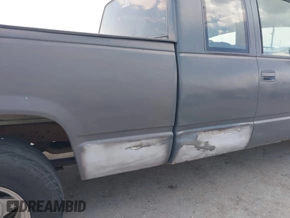 ✅ 1993 Chevrolet Silverado 1500 • VIN: 2GCEC19K5P1210180 • Lot: 43349237. Wystawiony na IAAI z przebiegiem 241 764 mil. Bezpłatny archiwum sprzedaży aukcyjnych z USA i szczegółowy raport historii pojazdu na DreamBid. Zdjęcie 13.