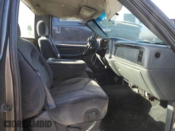 2002 GMC Sierra 1500 z VIN 1GTEC14W92Z280310, wystawiony jako Copart lot #74731204 z przebiegiem 241 075 mil mil oraz Szkoda całkowita • Salvage title. Historia ofert i sprzedaży dostępna na DreamBid. Obrazek 10.