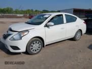 ✅ 2017 Nissan Versa S • VIN: 3N1CN7AP0HL822124 • Lot: 42387780. Wystawiony na IAAI z przebiegiem 91 355 mil. Bezpłatny archiwum sprzedaży aukcyjnych z USA i szczegółowy raport historii pojazdu na DreamBid. Zdjęcie 2.