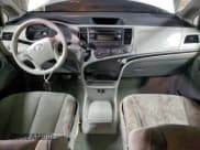 ✅ 2013 Toyota Sienna L • VIN: 5TDZK3DC3DS281334 • Лот: 94892005. Опубликован ранее на Copart с пробегом 264 714 миль. Бесплатный доступ к архиву аукционных продаж из США и подробный отчёт об истории автомобиля на DreamBid. Изображение 8.