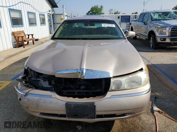 ✅ 1998 Lincoln Town Car Signature • VIN: 1LNFM82W7WY614094 • Lot: 59792735. Listed on Copart with 183,045 mi. Free auction sales archive from the USA and detailed vehicle history report at DreamBid. Image 5.