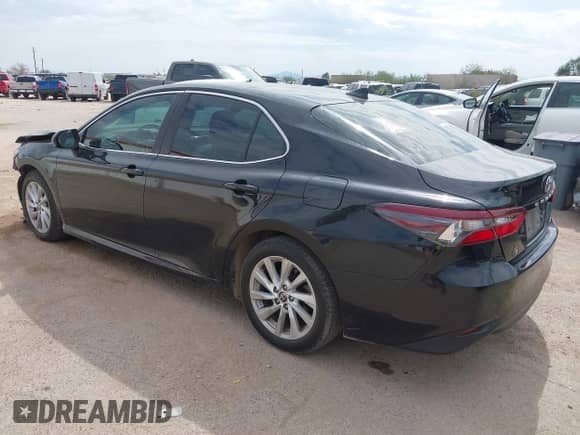 2022 Toyota Camry LE z VIN 4T1C11AK0NU651396, wystawiony jako IAAI lot #43411892 z przebiegiem 62 231 mil mil oraz . Historia ofert i sprzedaży dostępna na DreamBid. Obrazek 3.