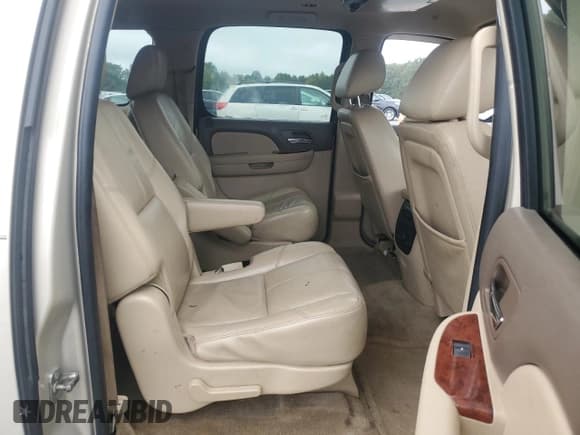 ✅ 2012 Chevrolet Suburban LT • VIN: 1GNSKJE76CR207711 • Lot: 69033964. Wystawiony na Copart z przebiegiem 264 136 mil. Bezpłatny archiwum sprzedaży aukcyjnych z USA i szczegółowy raport historii pojazdu na DreamBid. Zdjęcie 11.