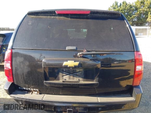 ✅ 2013 Chevrolet Suburban LT • VIN: 1GNSKJE78DR173059 • Lot: 43699809. Wystawiony na IAAI z przebiegiem 225 390 mil. Bezpłatny archiwum sprzedaży aukcyjnych z USA i szczegółowy raport historii pojazdu na DreamBid. Zdjęcie 16.