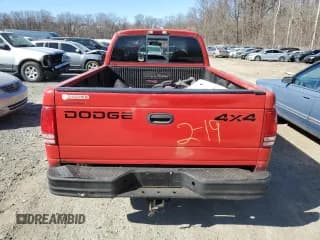 ✅ 2000 Dodge Dakota SLT • VIN: 1B7GG22X5YS700953 • Lot: 46275045. Wystawiony na Copart z przebiegiem 132 111 mil. Bezpłatny archiwum sprzedaży aukcyjnych z USA i szczegółowy raport historii pojazdu na DreamBid. Zdjęcie 6.