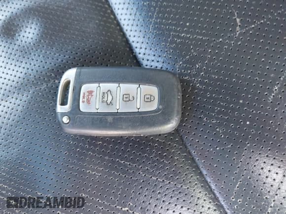 ✅ 2013 Hyundai Genesis 3.8L • VIN: KMHGC4DD0DU247961 • Lot: 43674155. Listed on IAAI with 348,465 mi. Free auction sales archive from the USA and detailed vehicle history report at DreamBid. Image 11.