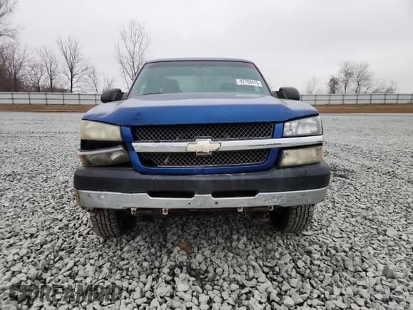 ✅ 2003 Chevrolet Silverado 2500HD LS • VIN: 1GCHK29U13E265418 • Lot: 92708415. Wystawiony na Copart z przebiegiem 211 182 mil. Bezpłatny archiwum sprzedaży aukcyjnych z USA i szczegółowy raport historii pojazdu na DreamBid. Zdjęcie 5.