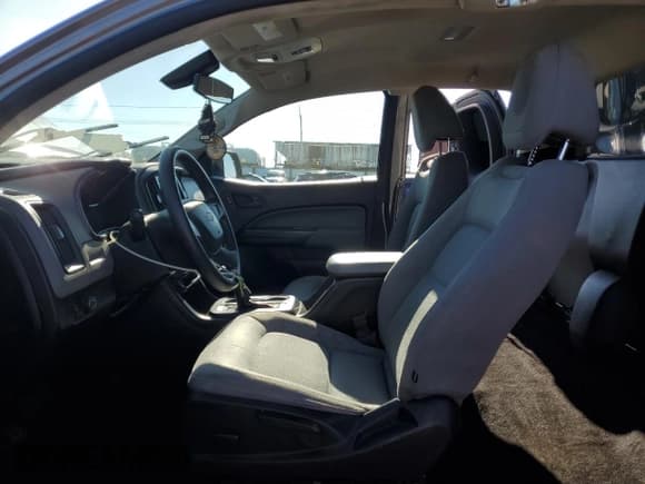 ✅ 2019 Chevrolet Colorado 2WD Work Truck • VIN: 1GCHSBEA2K1235958 • Lot: 85319555. Wystawiony na Copart z przebiegiem 82 876 mil. Bezpłatny archiwum sprzedaży aukcyjnych z USA i szczegółowy raport historii pojazdu na DreamBid. Zdjęcie 7.