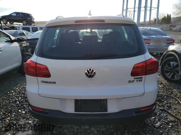 ✅ 2016 Volkswagen Tiguan SEL • VIN: WVGBV7AX0GW547500 • Lot: 84235004. Wystawiony na Copart z przebiegiem 76 679 mil. Bezpłatny archiwum sprzedaży aukcyjnych z USA i szczegółowy raport historii pojazdu na DreamBid. Zdjęcie 6.