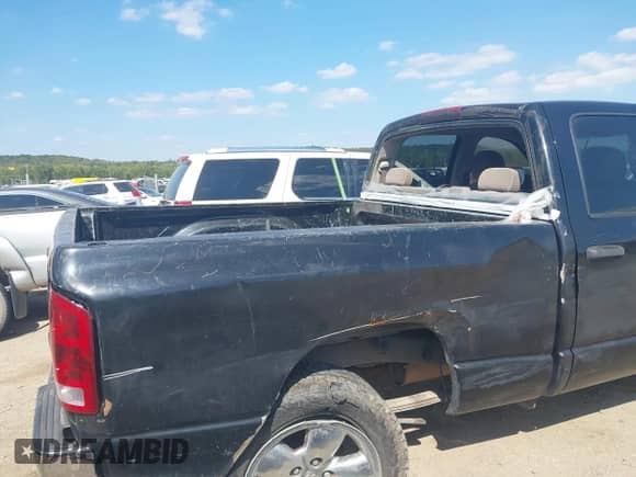 2004 Dodge 1500 SLT z VIN 1D7HA18N74S702497, wystawiony jako IAAI lot #43312429 z przebiegiem 209 286 mil mil oraz . Historia ofert i sprzedaży dostępna na DreamBid. Obrazek 6.