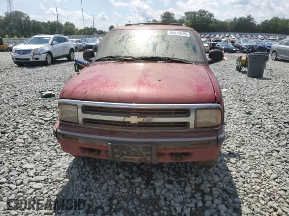 ✅ 1996 Chevrolet Blazer • VIN: 1GNDT13W1T2111686 • Lot: 64119395. Wystawiony na Copart z przebiegiem 138 596 mil. Bezpłatny archiwum sprzedaży aukcyjnych z USA i szczegółowy raport historii pojazdu na DreamBid. Zdjęcie 5.