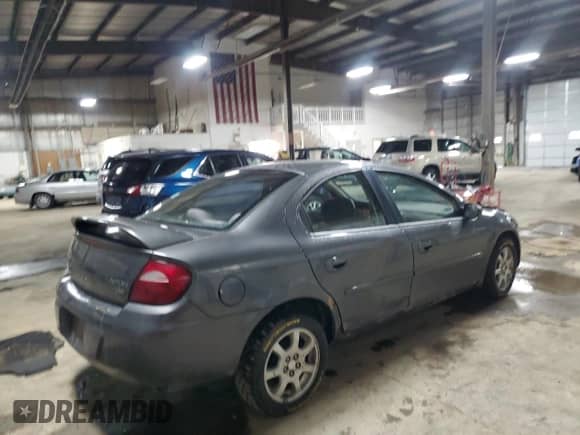 2004 Dodge Neon SXT z VIN 1B3ES56C44D641392, wystawiony jako Copart lot #47780735 z przebiegiem 75 284 mil mil oraz Szkoda całkowita • Salvage title. Historia ofert i sprzedaży dostępna na DreamBid. Obrazek 3.
