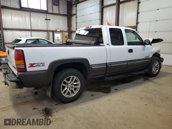 ✅ 2000 Chevrolet Silverado 1500 • VIN: 1GCEK19T6YZ356947 • Лот: 90831945. Опубликован ранее на Copart с пробегом 372 105 миль. Бесплатный доступ к архиву аукционных продаж из США и подробный отчёт об истории автомобиля на DreamBid. Изображение 3.