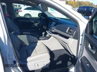 ✅ 2017 Toyota Highlander Limited Platinum • VIN: 5TDYZRFH5HS218017 • Lot: 43569903. Wystawiony na IAAI z przebiegiem 221 162 mil. Bezpłatny archiwum sprzedaży aukcyjnych z USA i szczegółowy raport historii pojazdu na DreamBid. Zdjęcie 5.