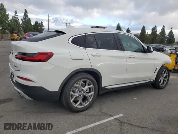 ✅ 2021 BMW X4 xDrive30i • VIN: 5UX2V1C01M9H64809 • Lot: 82207935. Wystawiony na Copart z przebiegiem 18 536 mil. Bezpłatny archiwum sprzedaży aukcyjnych z USA i szczegółowy raport historii pojazdu na DreamBid. Zdjęcie 3.