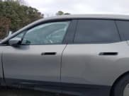 ✅ 2023 BMW iX xDrive50 • VIN: WB523CF01PCM04342 • Lot: 41421326. Wystawiony na IAAI z przebiegiem Nie podano. Bezpłatny archiwum sprzedaży aukcyjnych z USA i szczegółowy raport historii pojazdu na DreamBid. Zdjęcie 14.