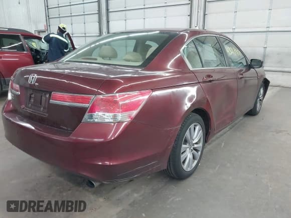 ✅ 2011 Honda Accord EX • VIN: 1HGCP2F75BA056720 • Lot: 43218900. Wystawiony na IAAI z przebiegiem 126 787 mil. Bezpłatny archiwum sprzedaży aukcyjnych z USA i szczegółowy raport historii pojazdu na DreamBid. Zdjęcie 4.