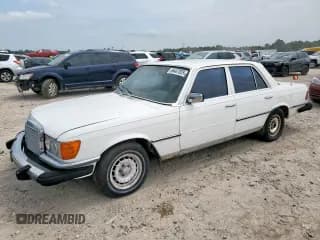 ✅ 1980 Mercedes-Benz 300 • VIN: 11612012027212 • Lot: 66407825. Wystawiony na Copart z przebiegiem 145 477 mil. Bezpłatny archiwum sprzedaży aukcyjnych z USA i szczegółowy raport historii pojazdu na DreamBid. Zdjęcie 1.
