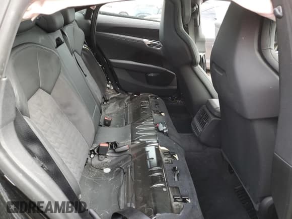 ✅ 2023 Audi e-tron GT Premium Plus • VIN: WAUFJBFWXP7003131 • Lot: 38763864. Wystawiony na Copart z przebiegiem 16 636 mil. Bezpłatny archiwum sprzedaży aukcyjnych z USA i szczegółowy raport historii pojazdu na DreamBid. Zdjęcie 10.