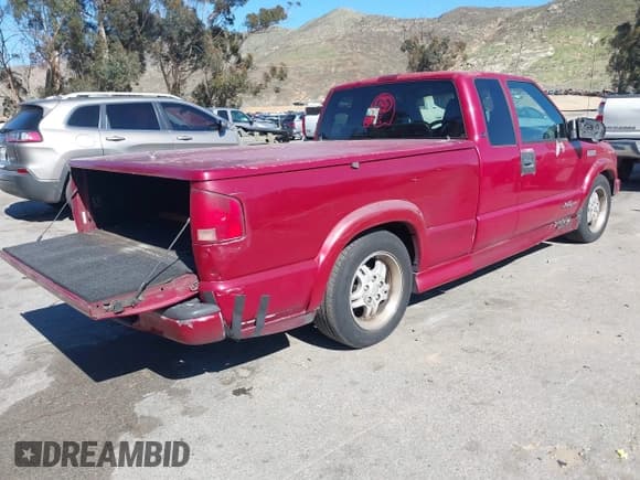 ✅ 2003 Chevrolet S-10 LS • VIN: 1GCCS19X338177239 • Лот: 41637978. Опубликован ранее на IAAI с пробегом 182 029 миль. Бесплатный доступ к архиву аукционных продаж из США и подробный отчёт об истории автомобиля на DreamBid. Изображение 4.
