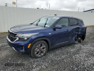 ✅ 2025 Kia Seltos LX • VIN: KNDEPCAA1S7671746 • Lot: 58143615. Wystawiony na Copart z przebiegiem 2 172 mil. Bezpłatny archiwum sprzedaży aukcyjnych z USA i szczegółowy raport historii pojazdu na DreamBid. Zdjęcie 1.