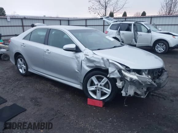 ✅ 2013 Toyota Camry SE • VIN: 4T1BF1FKXDU291168 • Lot: 43738740. Wystawiony na IAAI z przebiegiem 115 844 mil. Bezpłatny archiwum sprzedaży aukcyjnych z USA i szczegółowy raport historii pojazdu na DreamBid. Zdjęcie 1.