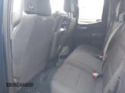 ✅ 2020 Chevrolet Silverado 1500 Custom • VIN: 1GCRWBEHXLZ319812 • Lot: 43026054. Wystawiony na IAAI z przebiegiem 43 899 mil. Bezpłatny archiwum sprzedaży aukcyjnych z USA i szczegółowy raport historii pojazdu na DreamBid. Zdjęcie 8.