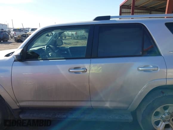 ✅ 2022 Toyota 4Runner SR5 • VIN: JTEMU5JR8N6054775 • Lot: 41758422. Listed on IAAI with 60,912 mi. Free auction sales archive from the USA and detailed vehicle history report at DreamBid. Image 14.