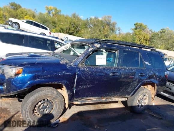 ✅ 2018 Toyota 4Runner SR5 Premium • VIN: JTEBU5JR8J5493854 • Lot: 43484953. Listed on IAAI with 121,638 mi. Free auction sales archive from the USA and detailed vehicle history report at DreamBid. Image 15.