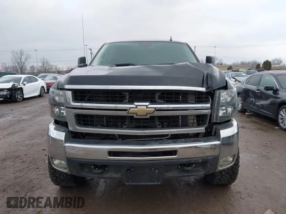 ✅ 2008 Chevrolet Silverado 2500HD 1LT • VIN: 1GCHC23628F201140 • Лот: 41531542. Опубликован ранее на IAAI с пробегом 163 602 миль. Бесплатный доступ к архиву аукционных продаж из США и подробный отчёт об истории автомобиля на DreamBid. Изображение 12.