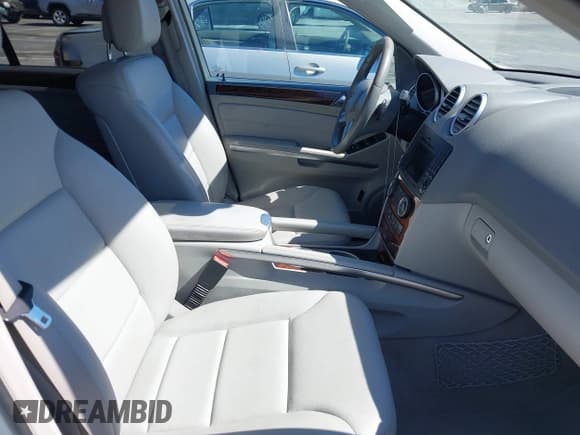 ✅ 2009 Mercedes-Benz M 550 • VIN: 4JGBB72E39A457912 • Lot: 41626202. Listed on IAAI with 110,059 mi. Free auction sales archive from the USA and detailed vehicle history report at DreamBid. Image 5.