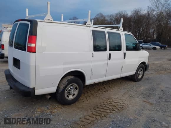 ✅ 2015 Chevrolet Express Cargo • VIN: 1GCWGFCF3F1215870 • Lot: 43807752. Listed on IAAI with 196,987 mi. Free auction sales archive from the USA and detailed vehicle history report at DreamBid. Image 4.