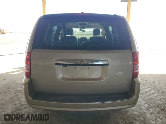 ✅ 2010 Chrysler Town & Country Touring Plus • VIN: 2A4RR8D19AR495301 • Lot: 91255415. Wystawiony na Copart z przebiegiem 227 695 mil. Bezpłatny archiwum sprzedaży aukcyjnych z USA i szczegółowy raport historii pojazdu na DreamBid. Zdjęcie 6.