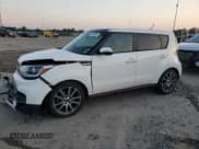 ✅ 2018 Kia Soul + • VIN: KNDJX3AA9J7894422 • Лот: 63565505. Опубликован ранее на Copart с пробегом 82 608 миль. Бесплатный доступ к архиву аукционных продаж из США и подробный отчёт об истории автомобиля на DreamBid. Изображение 1.