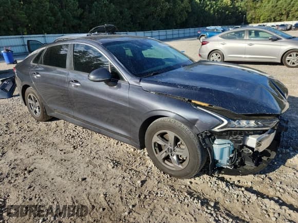 ✅ 2023 Kia K5 LXS • VIN: 5XXG14J21PG215687 • Lot: 81978545. Wystawiony na Copart z przebiegiem 55 839 mil. Bezpłatny archiwum sprzedaży aukcyjnych z USA i szczegółowy raport historii pojazdu na DreamBid. Zdjęcie 4.