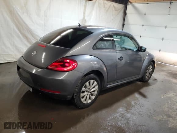 ✅ 2014 Volkswagen Beetle Entry • VIN: 3VWFP7AT5EM604684 • Lot: 91431135. Wystawiony na Copart z przebiegiem 137 891 mil. Bezpłatny archiwum sprzedaży aukcyjnych z USA i szczegółowy raport historii pojazdu na DreamBid. Zdjęcie 3.