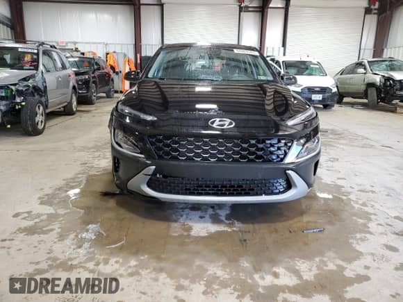 2022 Hyundai Kona SE z VIN KM8K2CAB4NU763395, wystawiony jako Copart lot #44989583 z przebiegiem 46 013 mil mil oraz . Historia ofert i sprzedaży dostępna na DreamBid. Obrazek 5.