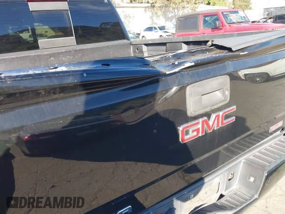 ✅ 2015 GMC Sierra 1500 SLT • VIN: 3GTU2VEC7FG108101 • Lot: 43852654. Listed on IAAI with 165,196 mi. Free auction sales archive from the USA and detailed vehicle history report at DreamBid. Image 17.