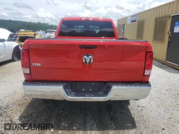 2024 Ram 1500 SLT z VIN 1C6RR6GG4RS142881, wystawiony jako Copart lot #61155935 z przebiegiem 26 046 mil mil oraz Czysty tytuł • Clean title. Historia ofert i sprzedaży dostępna na DreamBid. Obrazek 6.