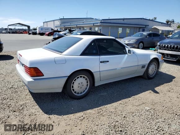✅ 1992 Mercedes-Benz 500 • VIN: WDBFA66E7NF049079 • Lot: 52642285. Wystawiony na Copart z przebiegiem 69 976 mil. Bezpłatny archiwum sprzedaży aukcyjnych z USA i szczegółowy raport historii pojazdu na DreamBid. Zdjęcie 3.
