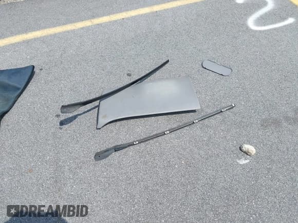 ✅ 2003 Cadillac DeVille • VIN: 1G6KD54Y73U160726 • Lot: 42837250. Wystawiony na IAAI z przebiegiem 173 033 mil. Bezpłatny archiwum sprzedaży aukcyjnych z USA i szczegółowy raport historii pojazdu na DreamBid. Zdjęcie 12.