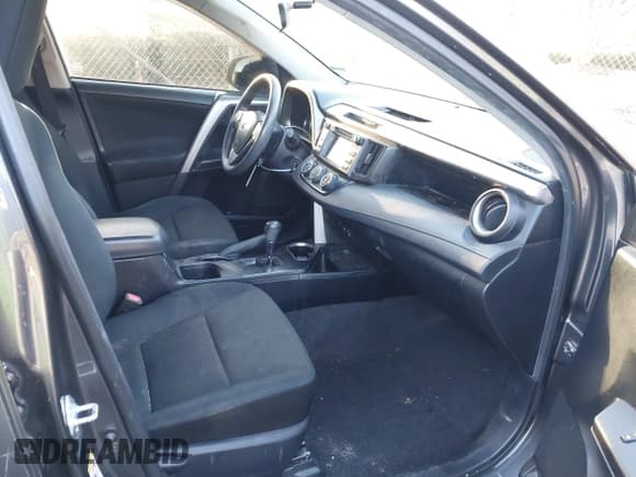 ✅ 2016 Toyota RAV4 LE • VIN: JTMZFREV5GJ079555 • Lot: 43697986. Listed on IAAI with 140,855 mi. Free auction sales archive from the USA and detailed vehicle history report at DreamBid. Image 5.